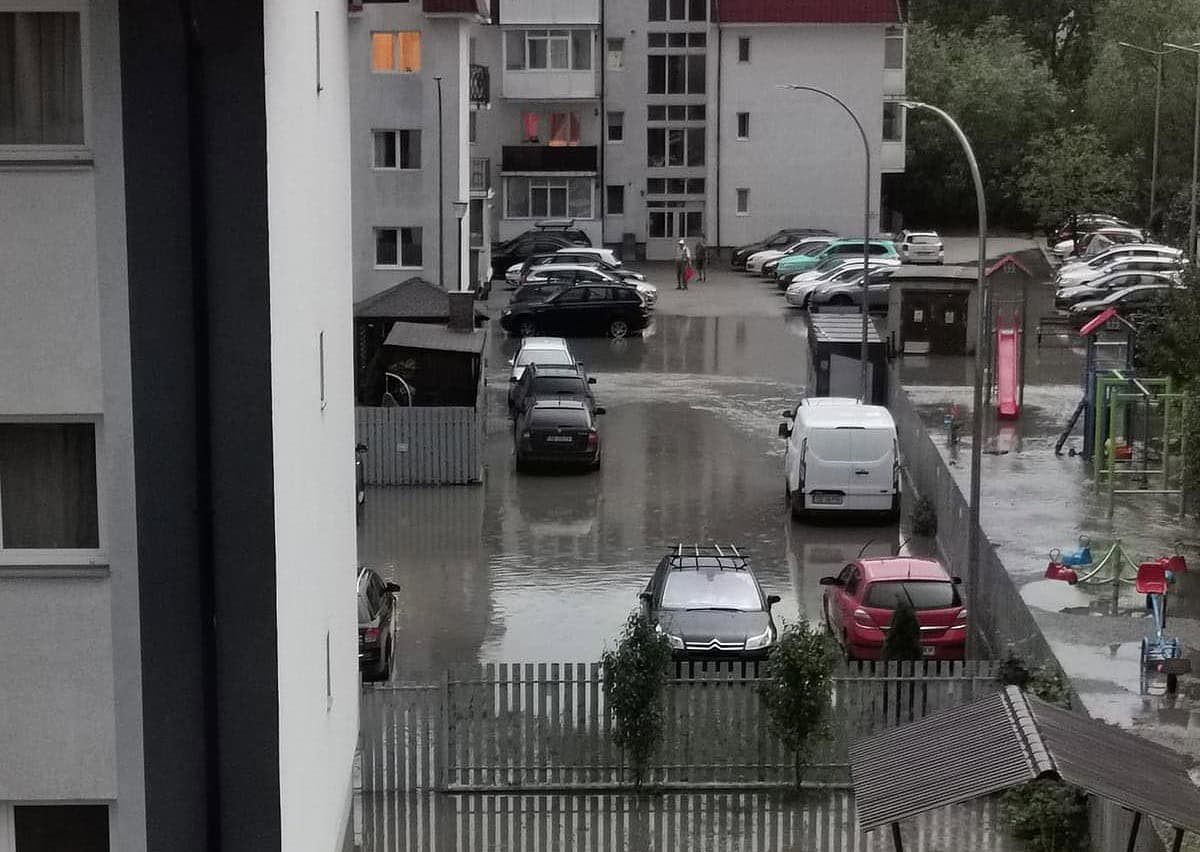 inundații în curți și pe mai multe străzi din sibiu (foto video)