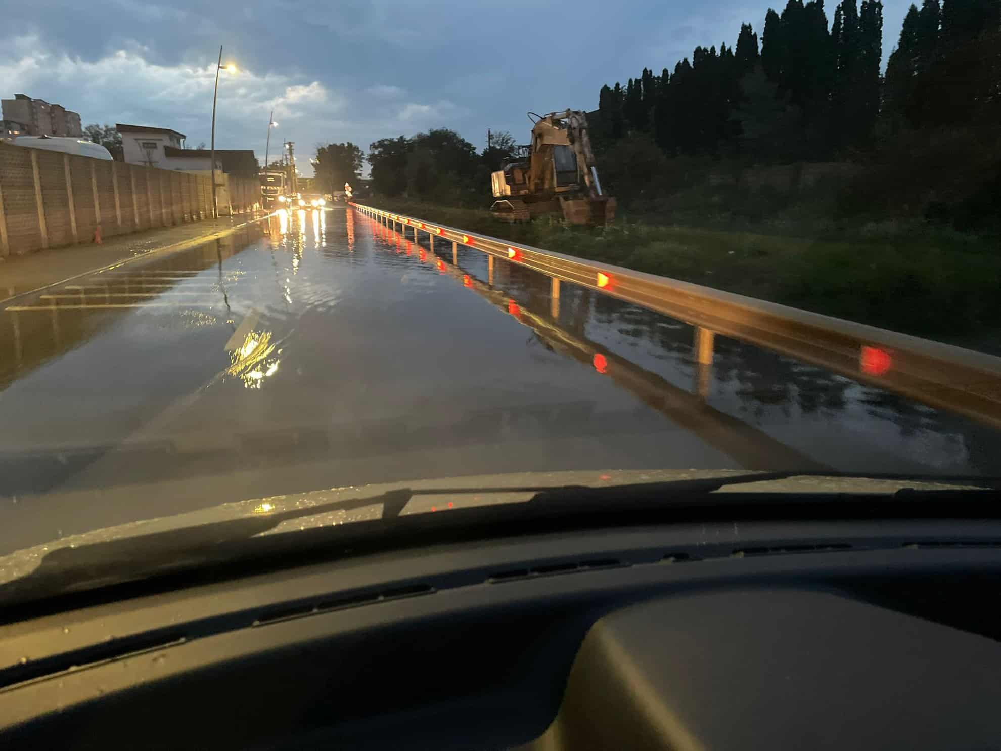 inundații în curți și pe mai multe străzi din sibiu (foto video)