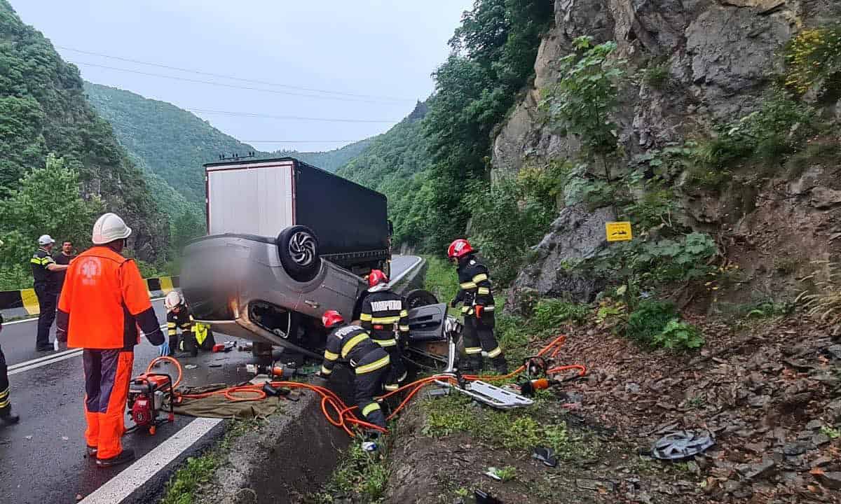un șofer a murit într-un accident grav pe valea oltului