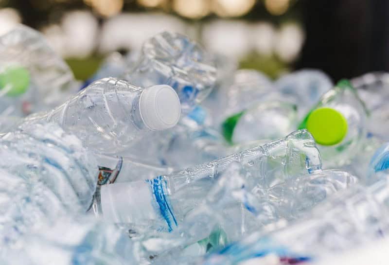 decizie importantă legat de reciclarea sticlelor fără dop din luna iulie