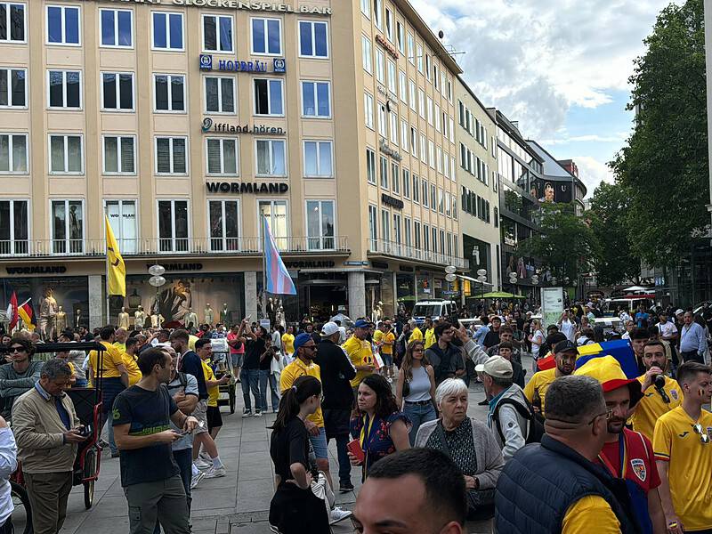 suporterii sibieni se bucură pentru victoria româniei contra ucrainei la euro pe străzile din munchen (video) 