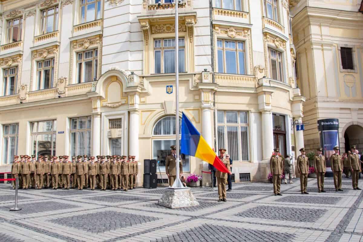 Sibienii invitați să participe la ceremonia publică dedicată Zilei Drapelului Naţional