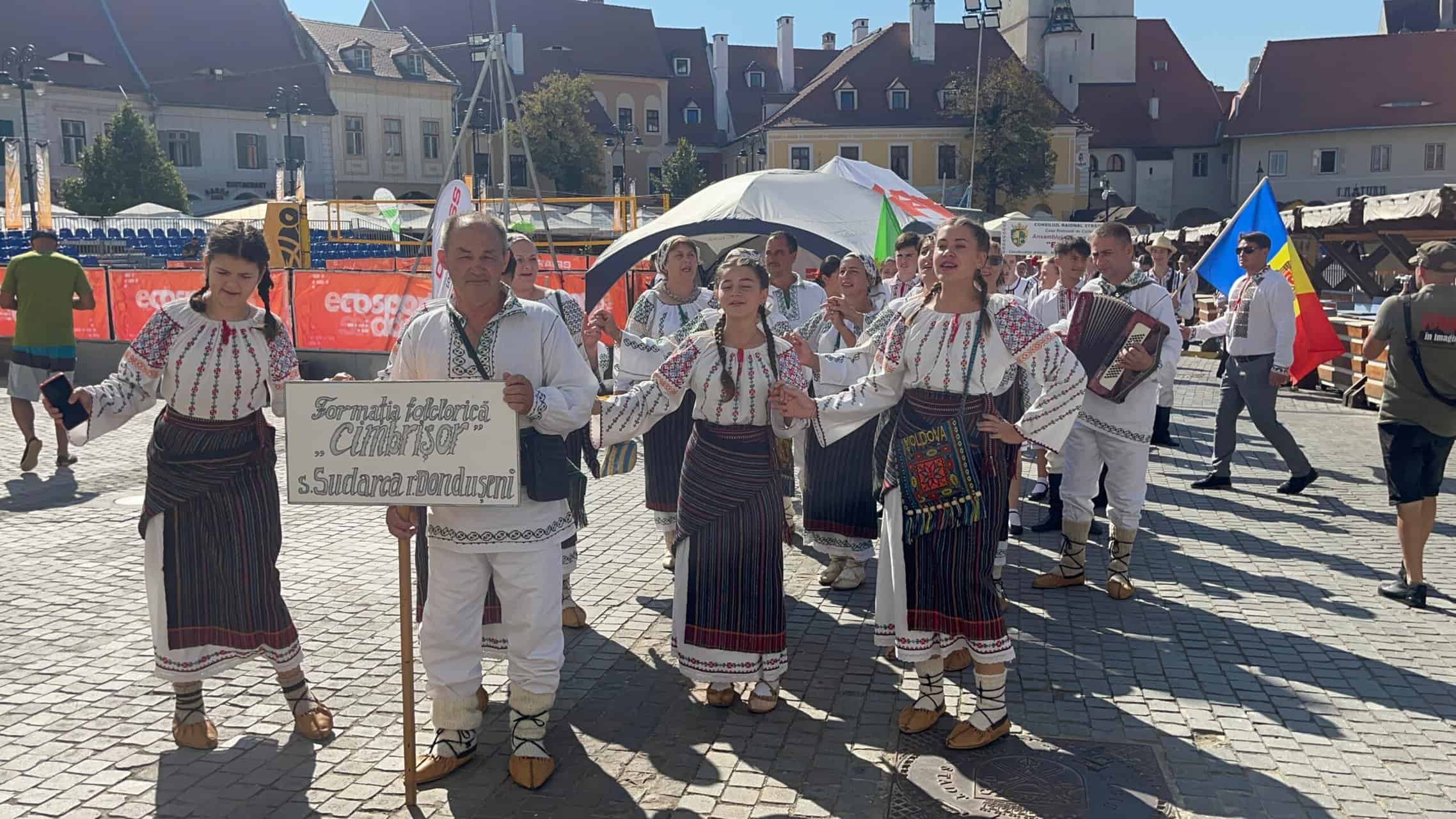 weekend cu cântece, dansuri, târg de meșteșuguri și bunătăți de peste prut. moldovenii primiți cu căldură la sibiu: “bine am venit și bine v-am găsit acasă”! (video foto)