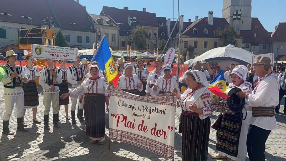 weekend cu cântece, dansuri, târg de meșteșuguri și bunătăți de peste prut. moldovenii primiți cu căldură la sibiu: “bine am venit și bine v-am găsit acasă”! (video foto)