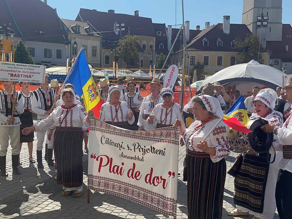 weekend cu cântece, dansuri, târg de meșteșuguri și bunătăți de peste prut. moldovenii primiți cu căldură la sibiu: “bine am venit și bine v-am găsit acasă”! (video foto)