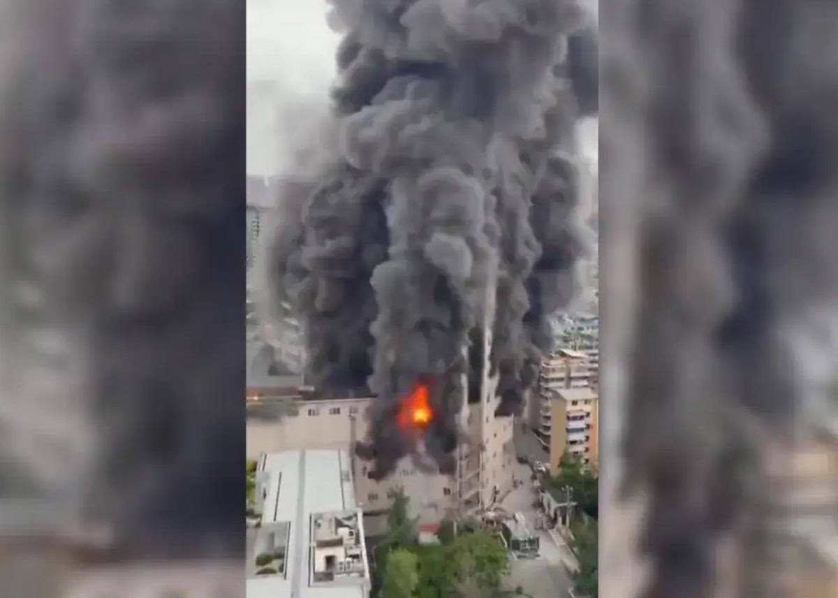 mall în flăcări în china. cel puțin 8 oameni au murit (video)
