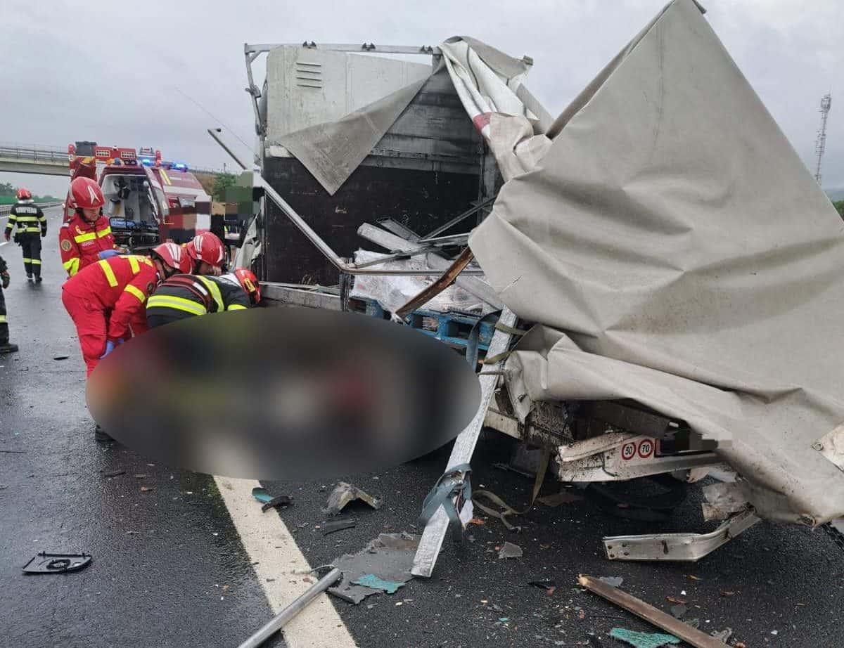 bărbat lovit mortal de un camion pe autostrada a1 sibiu-deva (foto)