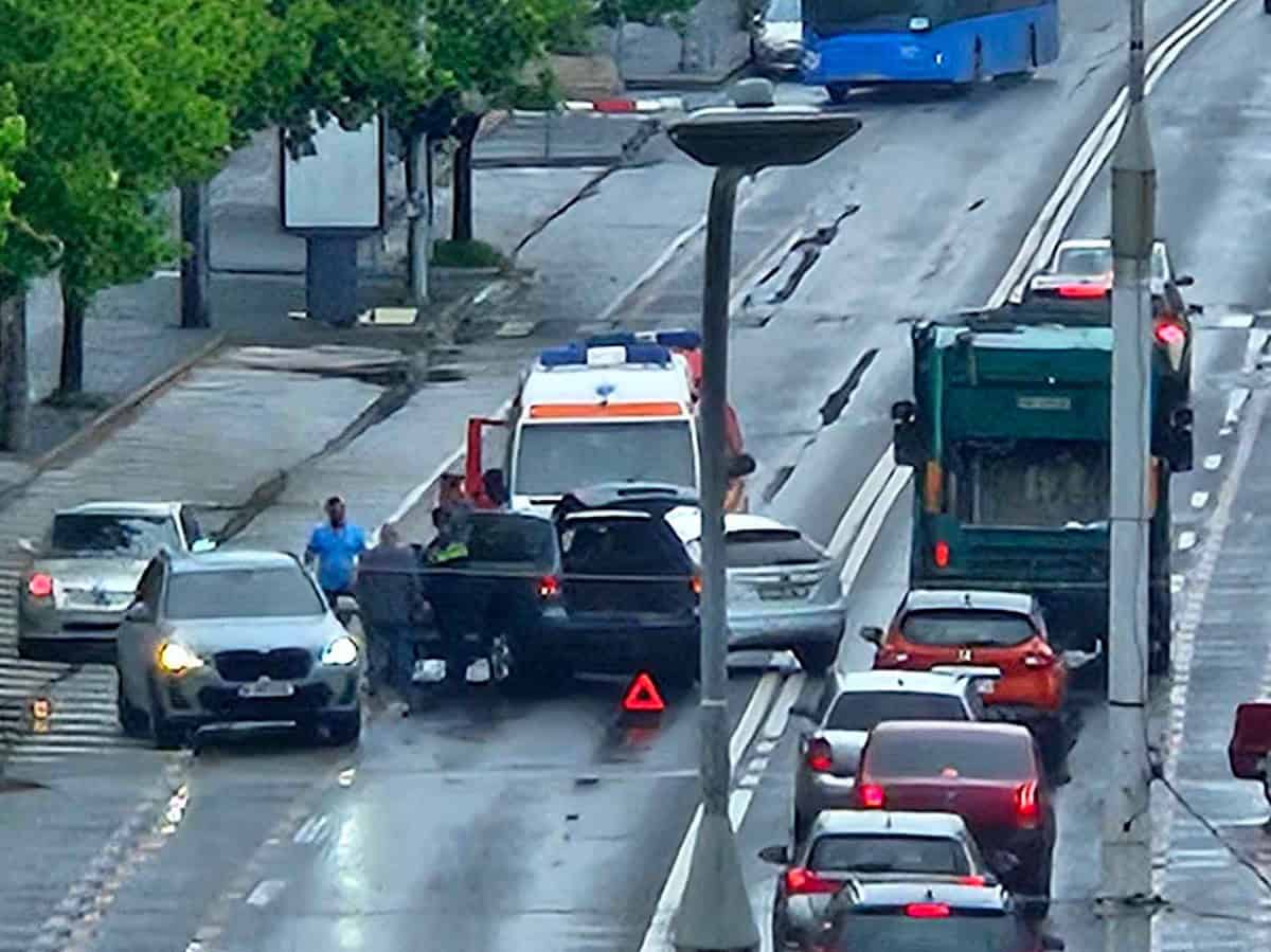 trafic îngreunat pe calea dumbrăvii în urma unui accident (foto)