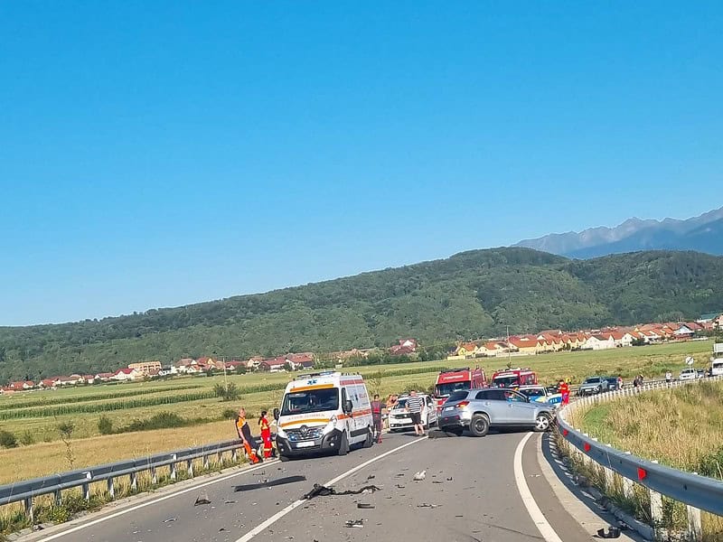 accident între sadu și tălmaciu. două tinere, transportate la spital