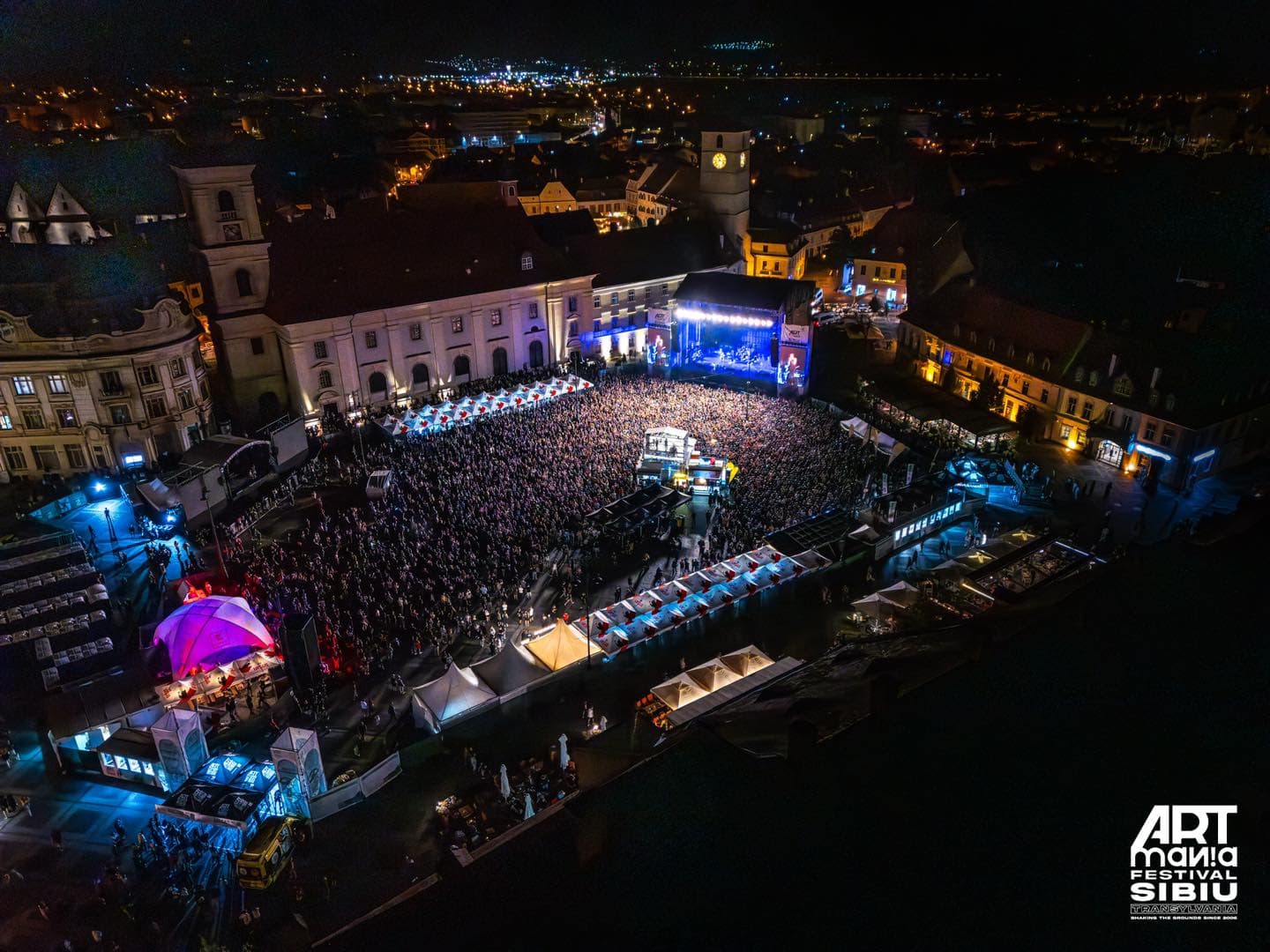 peste 10.000 de spectatori, la concertul korn de la artmania. formația americană a făcut show pe scena din piața mare (foto, video)