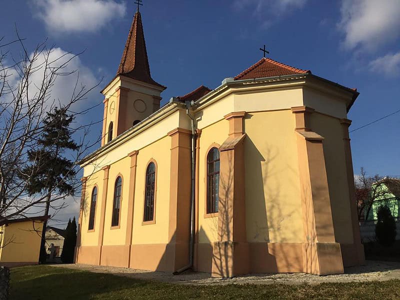 biserica din gușterița a intrat în renovare. slujbele se vor ține în curte (foto)