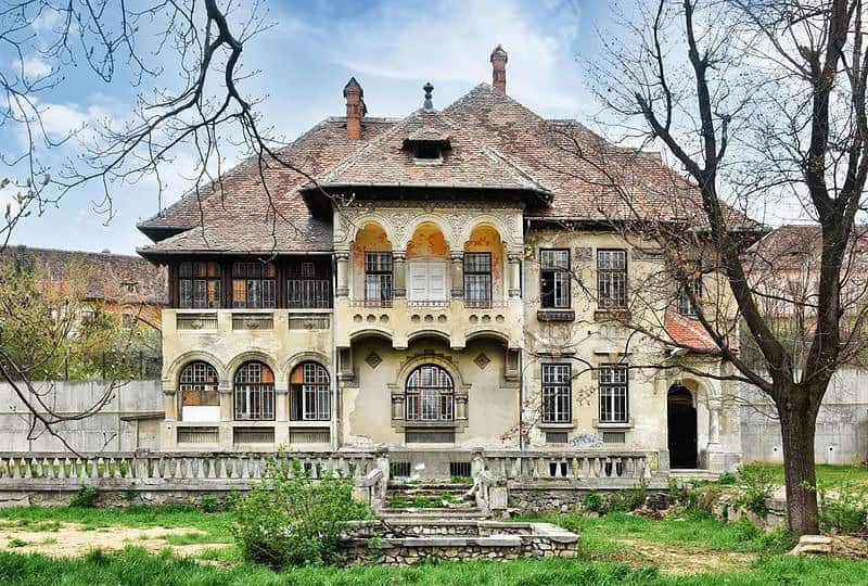 vilă monument istoric din sibiu proiectată de alfred hugo cernea, scoasă la vânzare pentru 2 milioane de euro