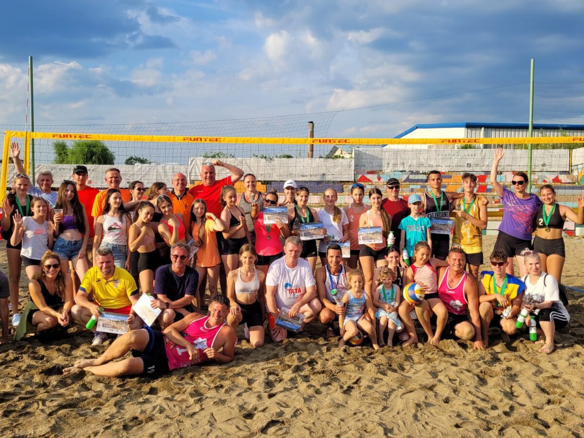 Opt echipe de fete U 16 de la ACS Champions participă la Sibiu Sands