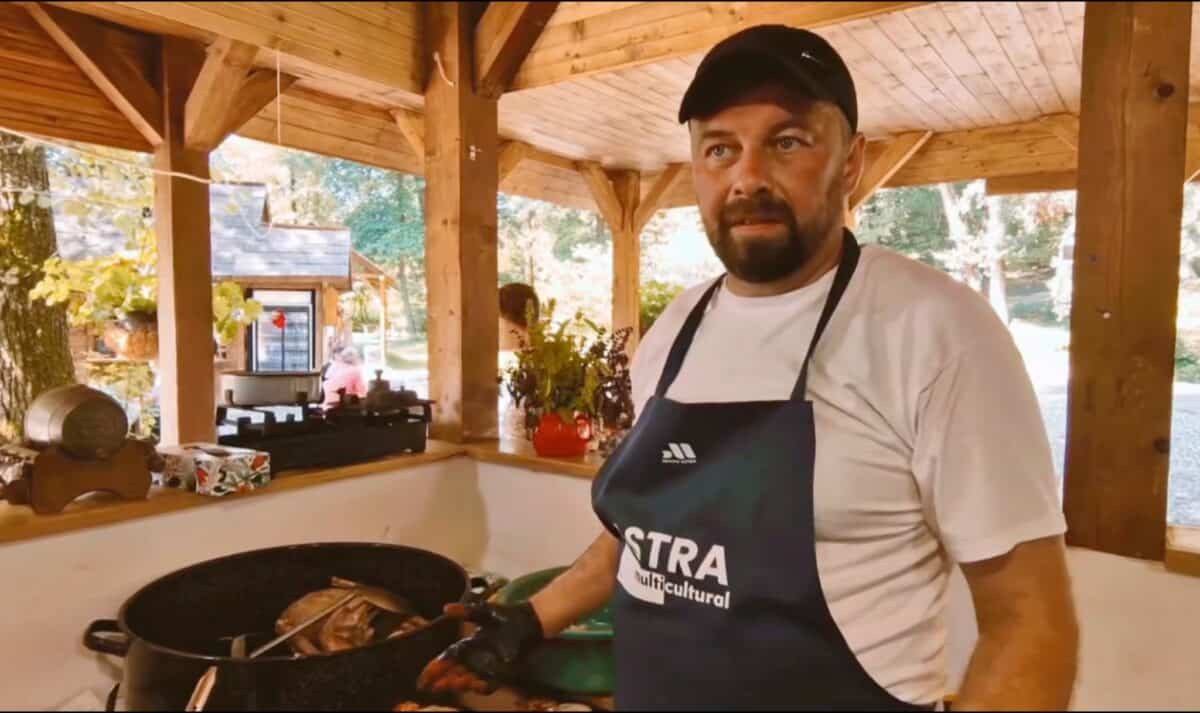 managerul muzeului astra din sibiu a gătit gâscă umplută la astra multicultural (video)