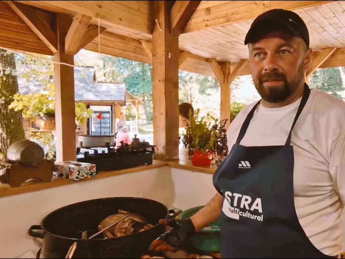 managerul muzeului astra din sibiu a gătit gâscă umplută la astra multicultural (video)