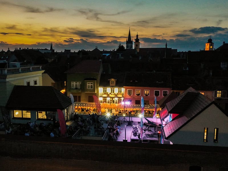 concerte pe acoperiș”, cel mai îndrăgit festival al filarmonicii sibiu, debutează cu o seară de tango