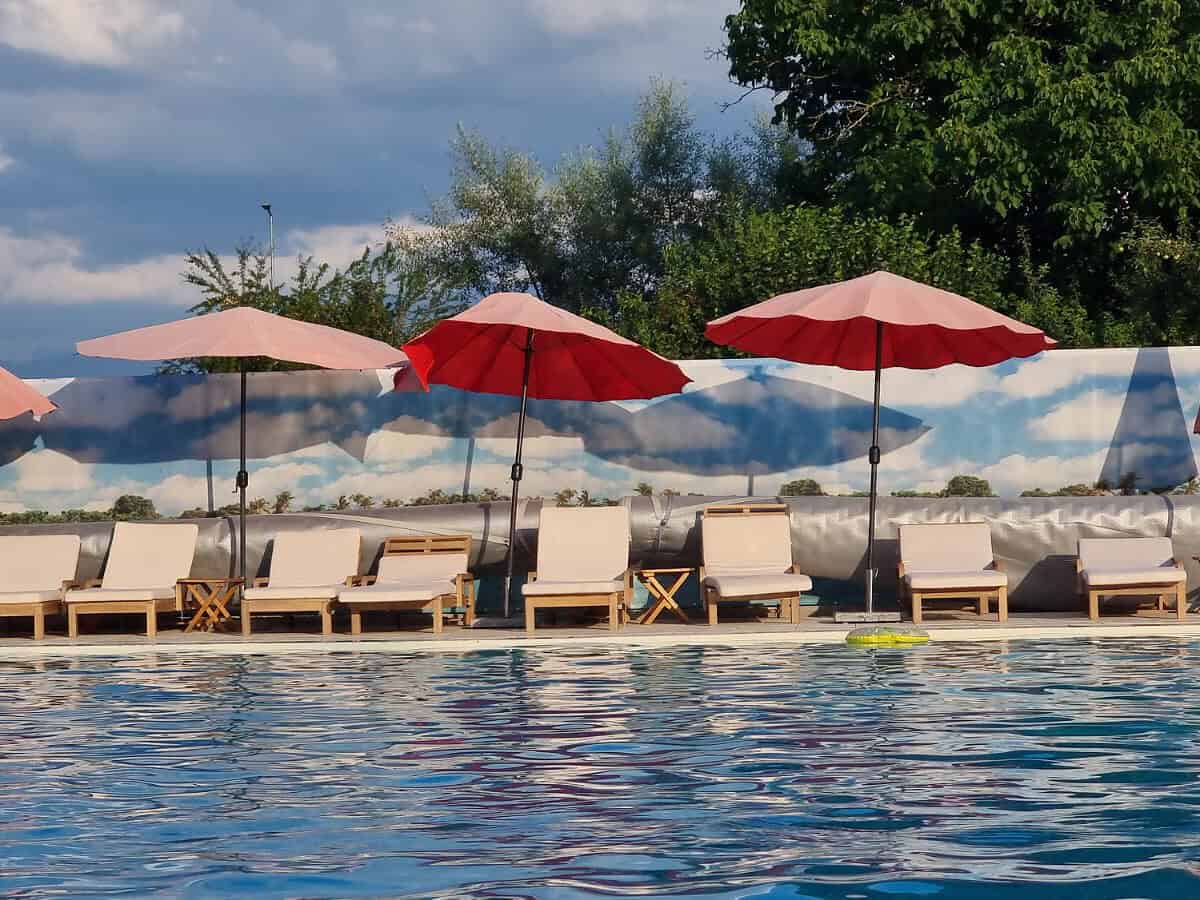 relaxare în stil mare pentru toată familia la corabia piraților beach club din avrig, piscina cea mai instagramabilă din județul sibiu