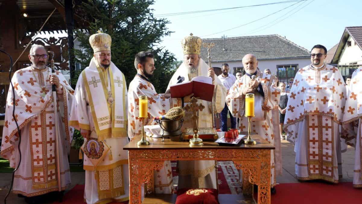 mitropolitul ardealului a sfințit biserica „sfântul nicolae” din hamba. lăcașul de cult este înfrățit cu o biserică din republica moldova