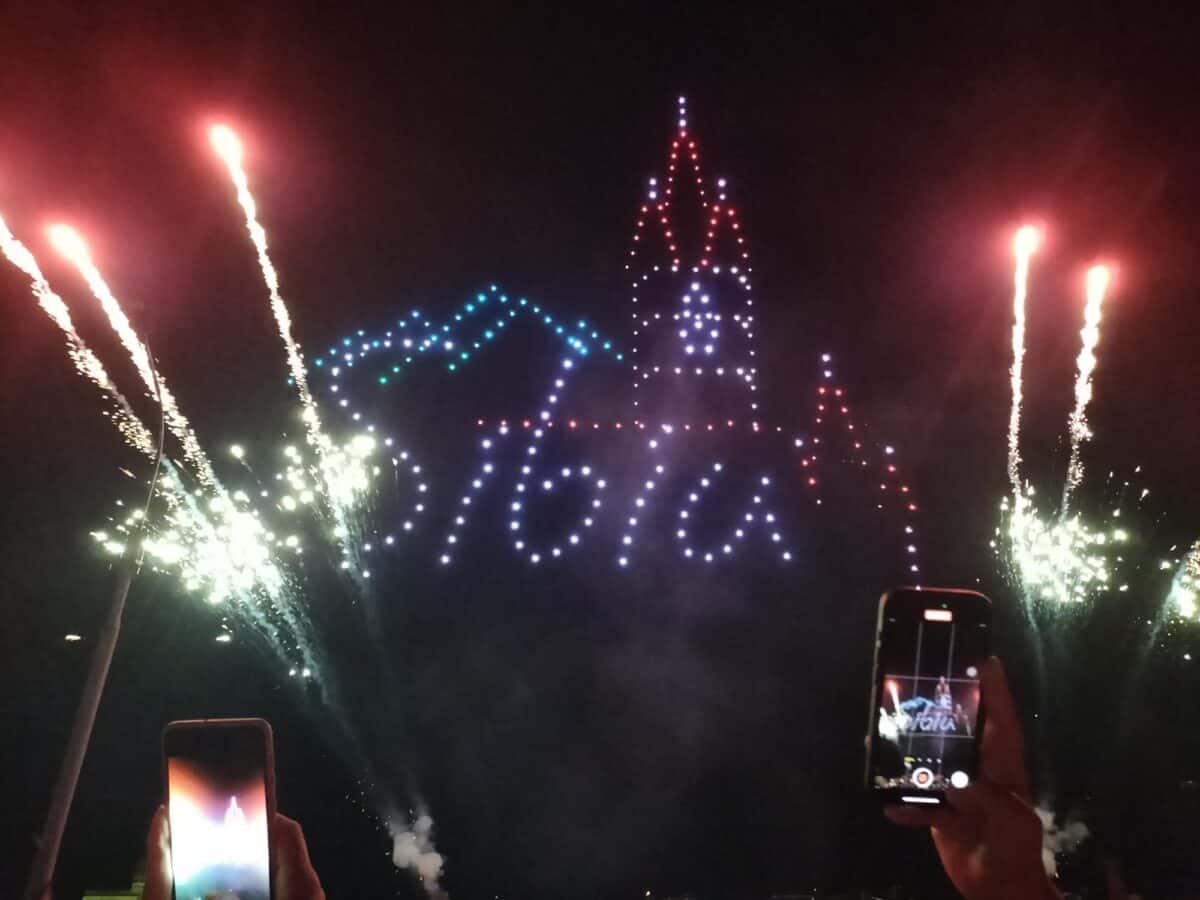 mii de oameni s-au bucurat de spectacolul cu drone și artificii, la final de fits 2024 (foto, video)