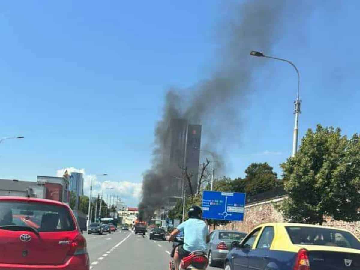 o mașină a luat foc în centrul sibiului (update)
