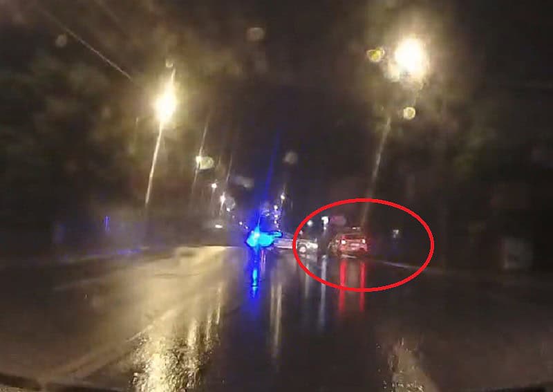 mașină condusă de un tânăr de 19 ani, înfiptă într-un stâlp de lângă casa lui iohannis (video)