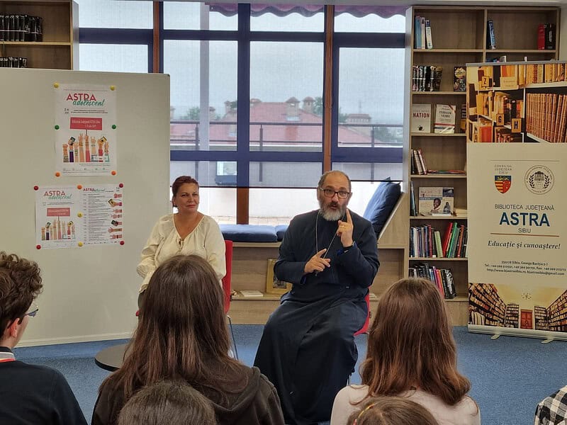 părintele constantin necula discută despre iubire și înțelepciune la întâlnirea culturală organizată de biblioteca astra (foto)