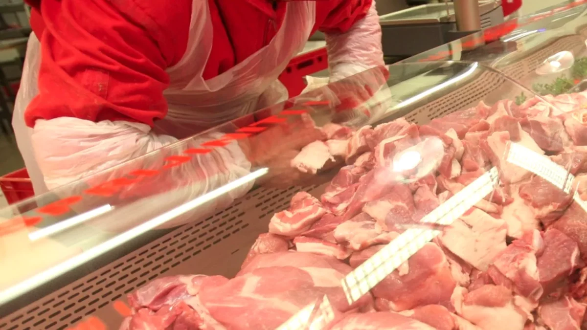 românii se confruntă cu prețuri tot mai mari la carnea de porc