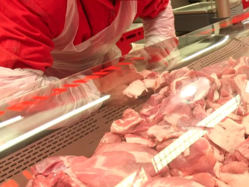 românii se confruntă cu prețuri tot mai mari la carnea de porc