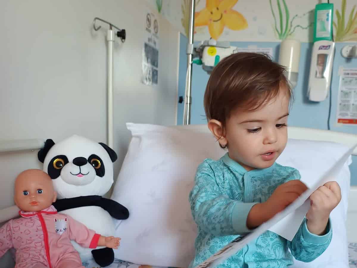rebecca, o fetiță de doi ani din sibiu are nevoie de ajutor în lupta cu o boală nemiloasă