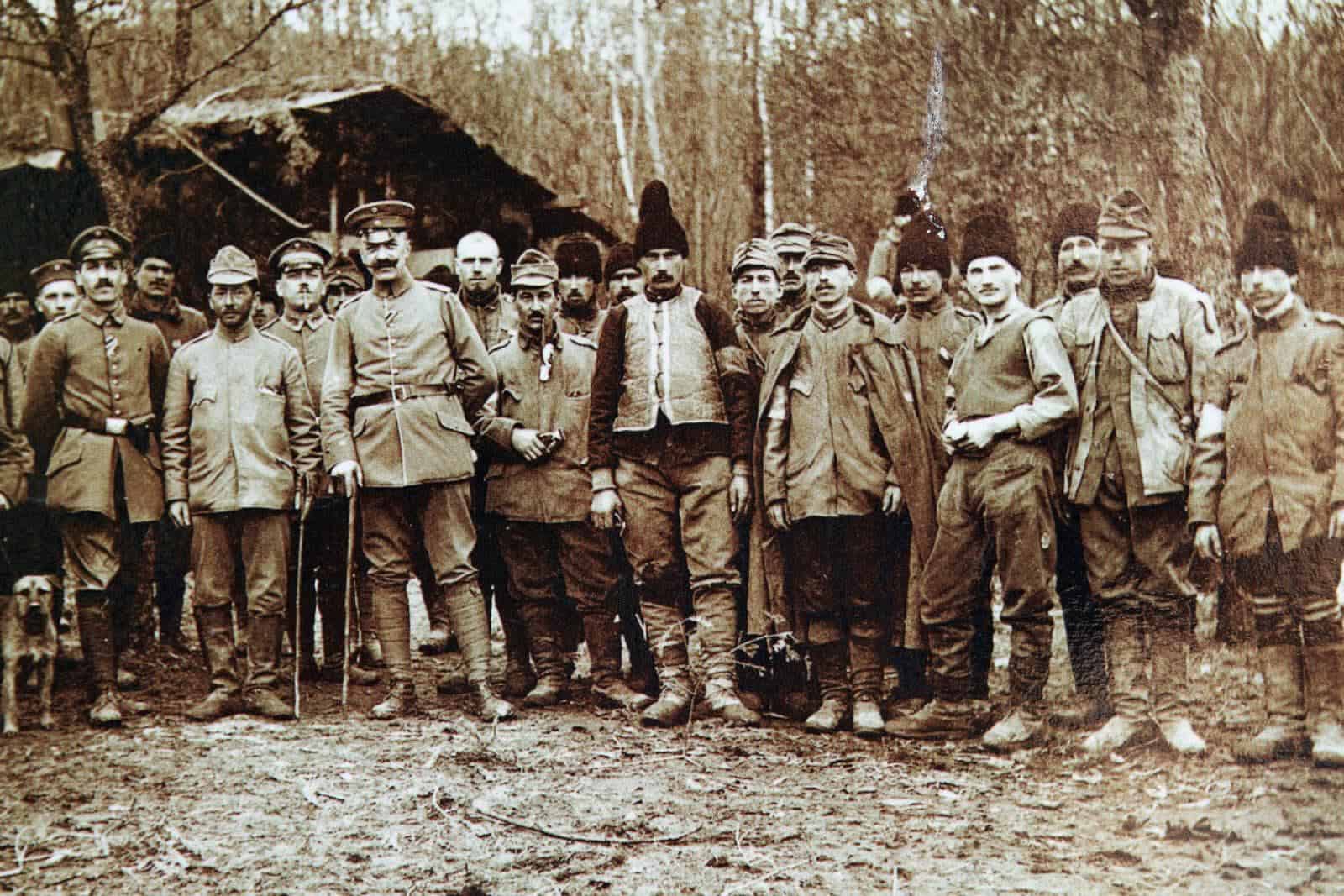 locuitorii din gura râului călătoresc aproape 2.000 de kilometri pentru a cinsti eroii români din primul război mondial (foto)