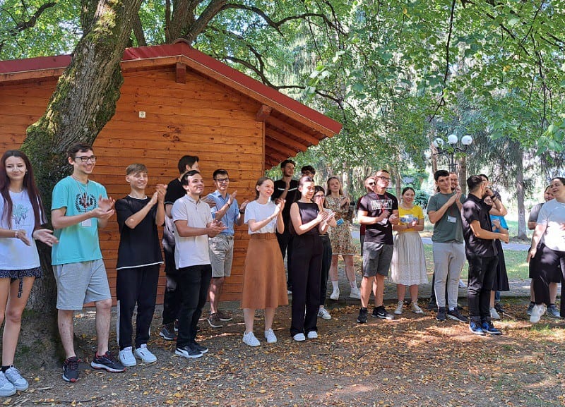 tabăra „tradiție și noutate” a reunit aproape 50 de tineri din întreaga țară la mănăstirea brâncoveanu din sâmbăta de sus (foto)