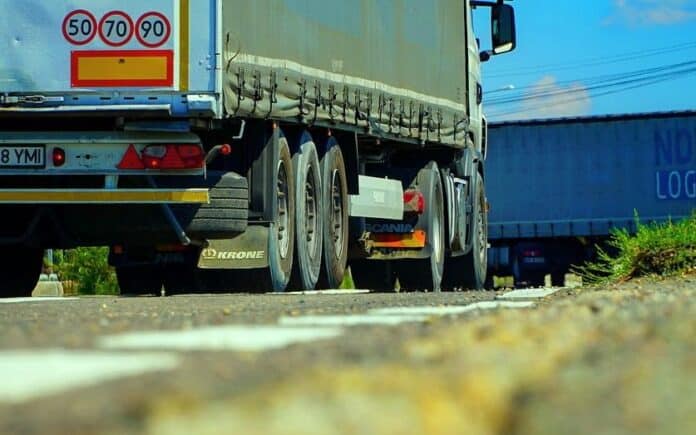restricții pentru tir-uri marți și miercuri pe toate drumurile naționale și pe autostradă în județul sibiu