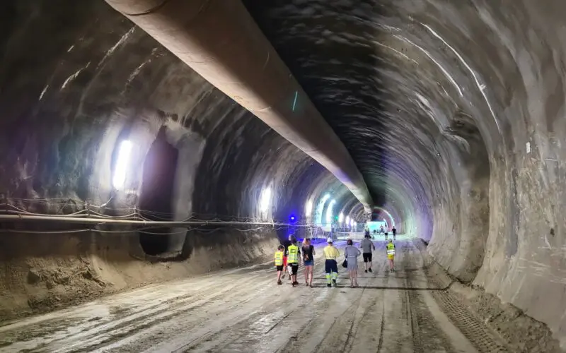 tunelurile ”daniela” și ”alina” de pe autostrada sibiu pitești sunt săpate în proporție de 50 la sută