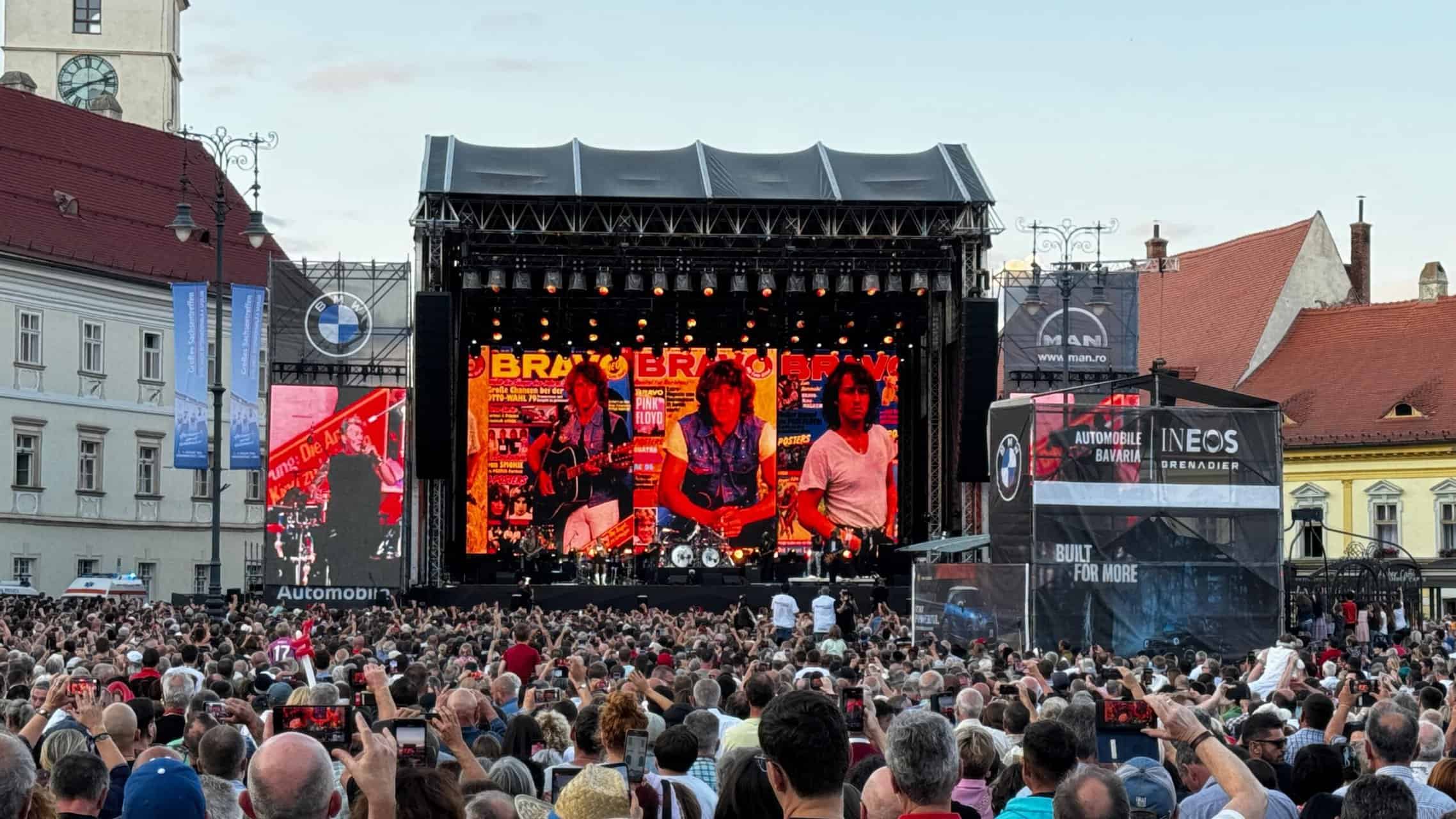 atmosferă electrizantă la concertul lui peter maffay de la sibiu. peste 20.000 de sași și iubitori de muzică rock au invadat piața mare (foto video)