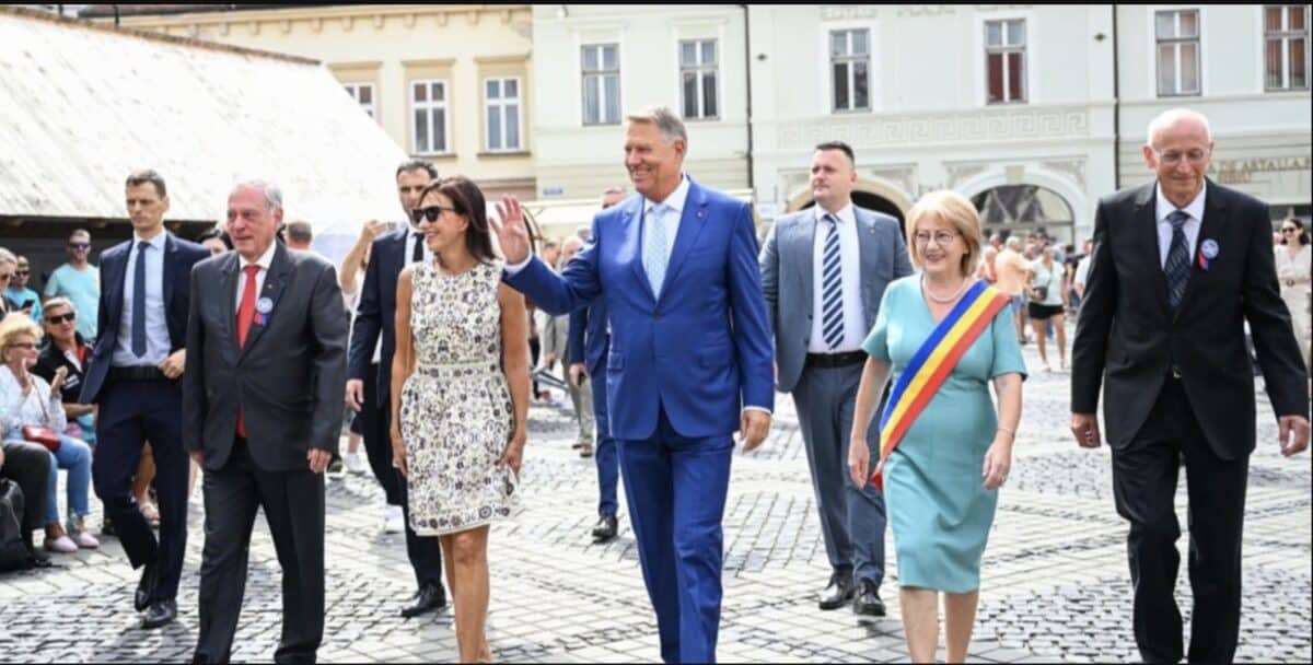 carmen iohannis a purtat o rochie creată de un designer american la întâlnirea internațională a sașilor din sibiu