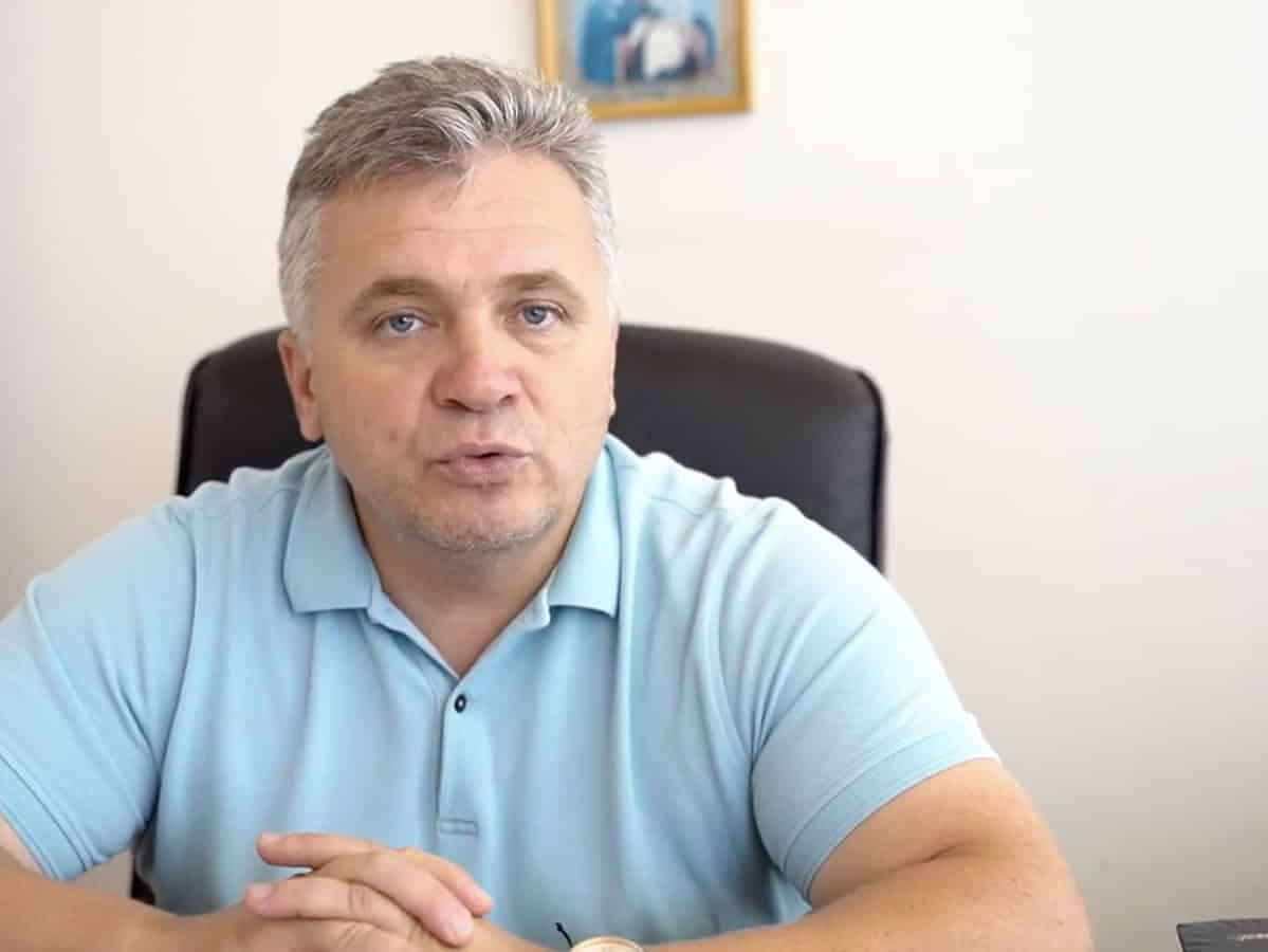 Roman verifică lucrările de reabilitare a rețelelor de canalizare în cartierul Vitrometan din Mediaș (video)