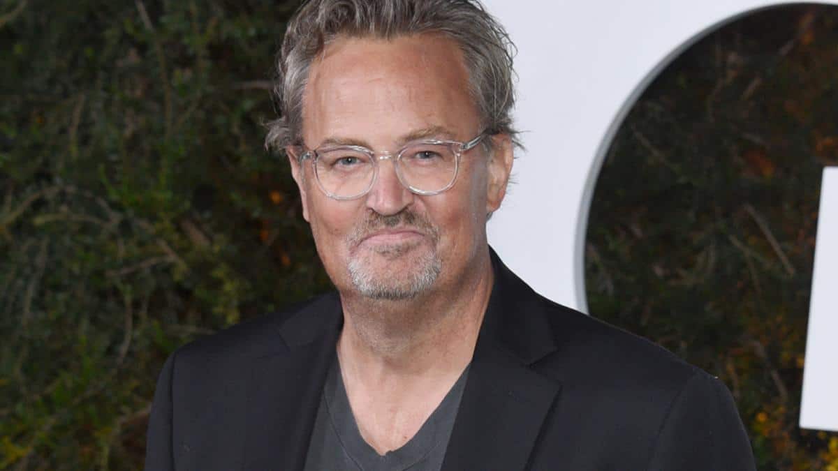 cinci persoane acuzate în cazul morții actorului matthew perry: implicați medicii și asistentul său