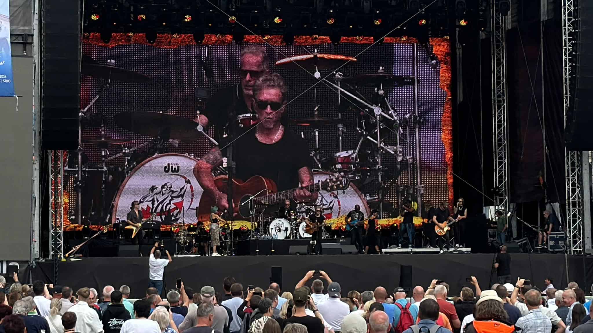 peter maffay concertează duminică seara în piața mare. la probele de sunet s-au adunat deja 3000 de spectatori(foto video)