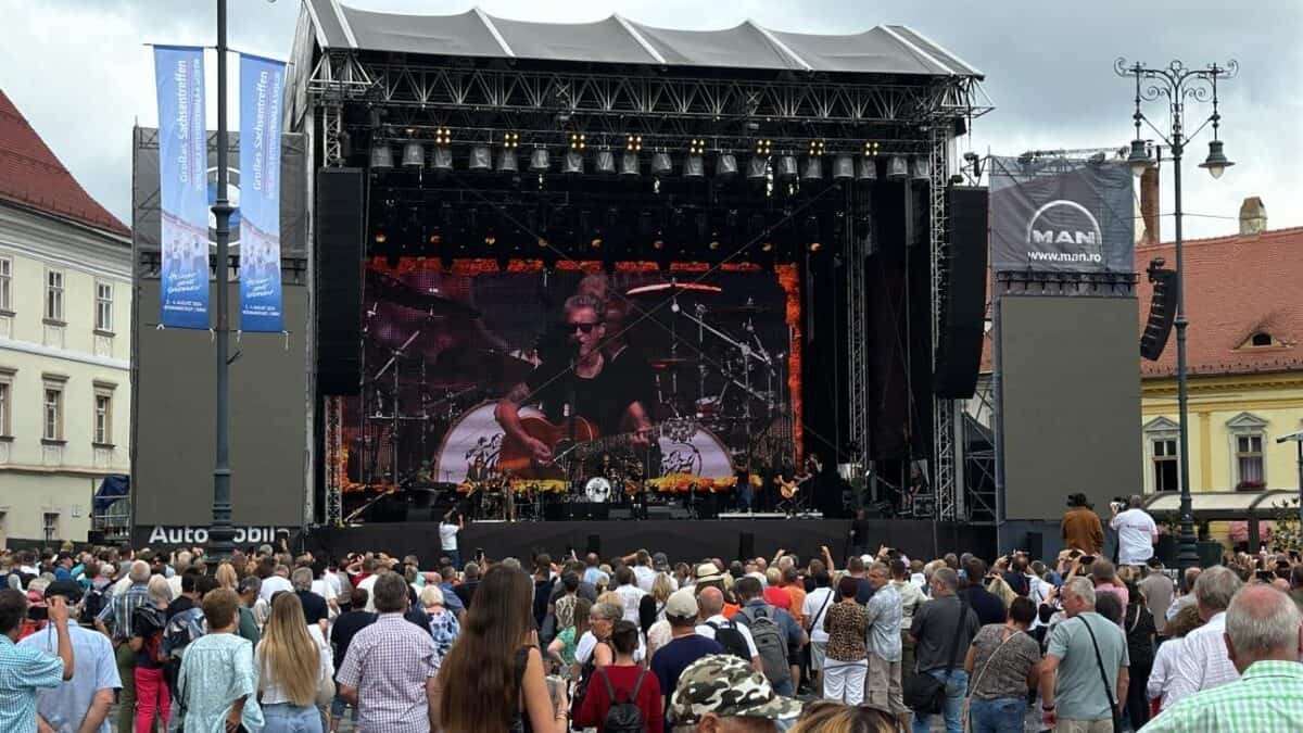 peter maffay concertează duminică seara în piața mare. la probele de sunet s-au adunat deja 3000 de spectatori(foto video)