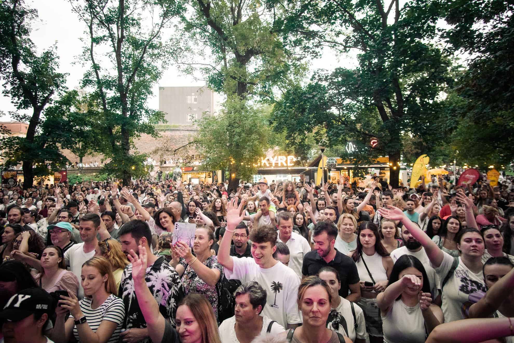 patru zile de retro festival la sibiul de odinioară. concerte cu no mercy, l.a., akcent, hara, semnal m și mulți alții în parcul tineretului!