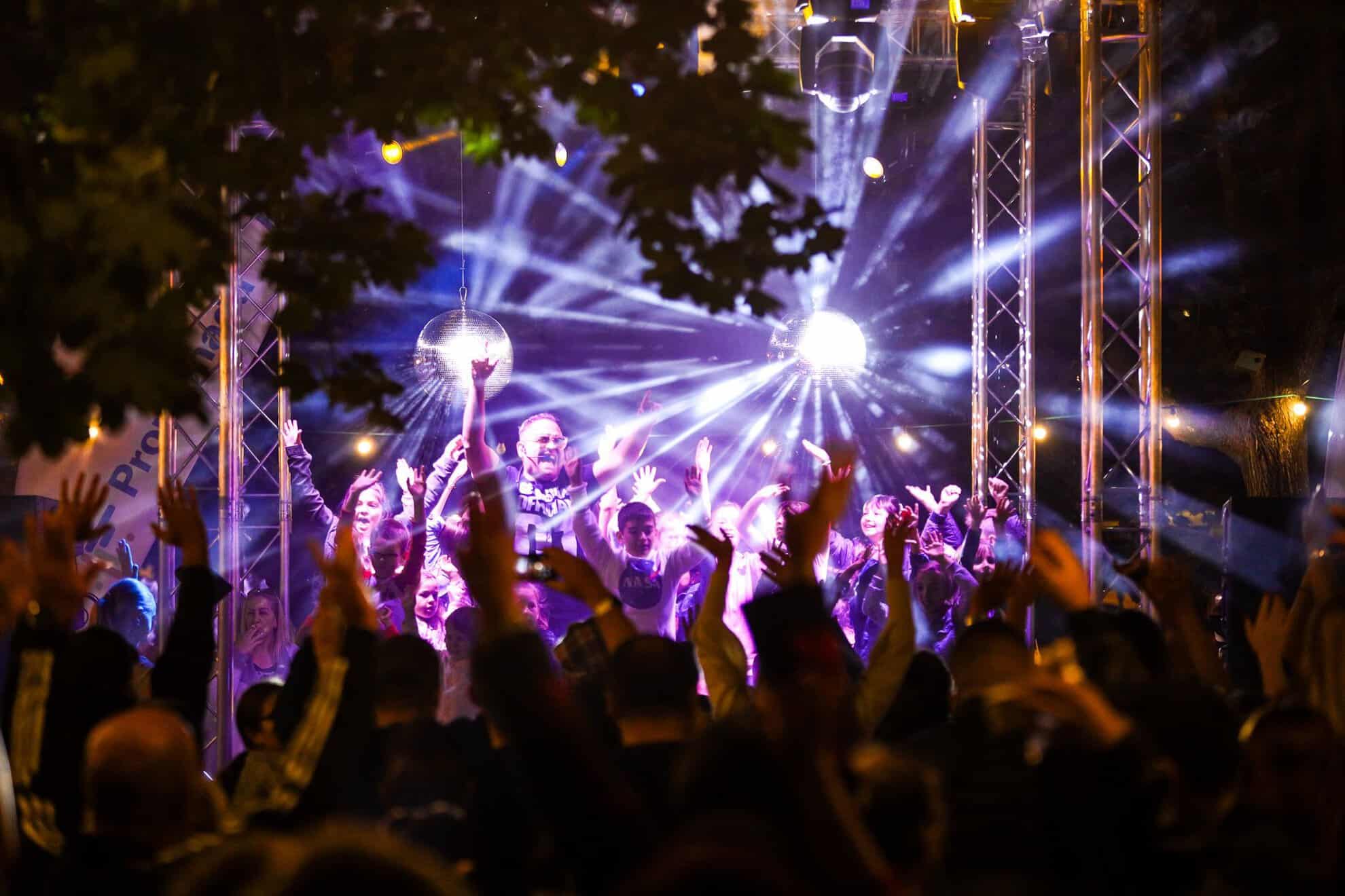 patru zile de retro festival la sibiul de odinioară. concerte cu no mercy, l.a., akcent, hara, semnal m și mulți alții în parcul tineretului!