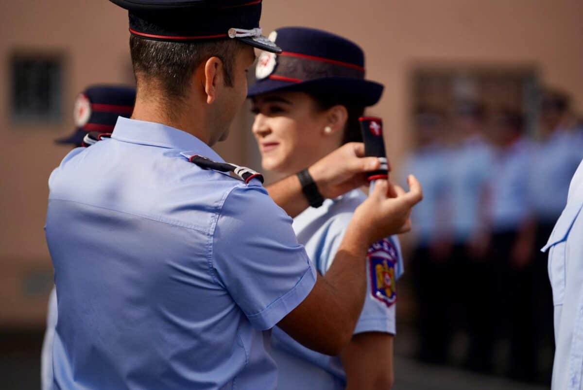 zeci de pompieri sibieni avansați în grad în cadrul unei ceremonii organizate de isu (foto)