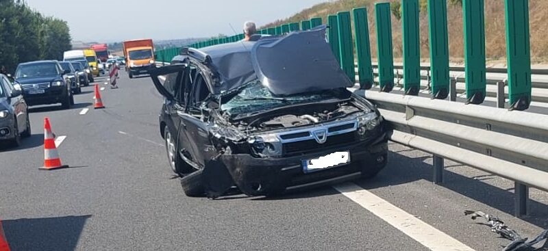 Colizune între un TIR și o Dacia pe A1 pe sensul spre Sibiu (video)