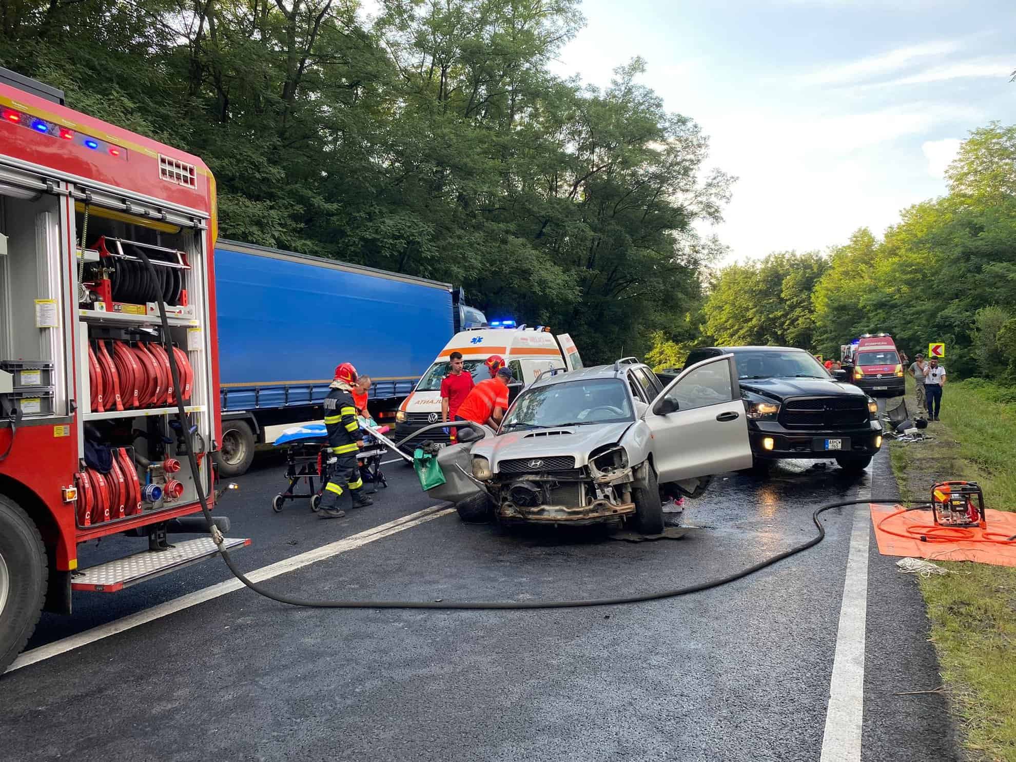 accident grav pe dn1, la scoreiu. femeie intubată și alte trei victime, transportate la spital (update)