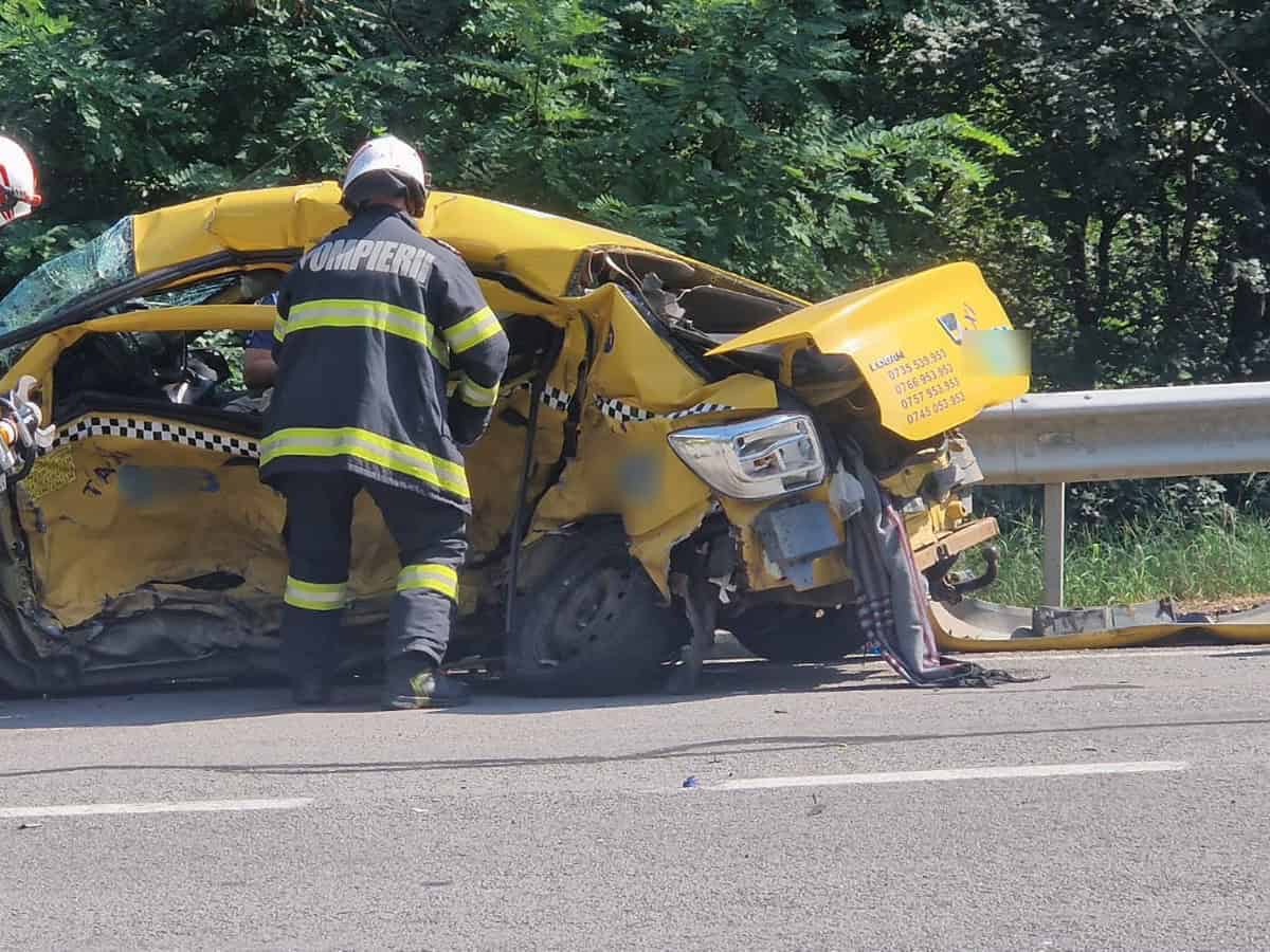 accident grav pe dn1 la hula săcelului. taxi făcut zob și o persoană resuscitată (video, foto)