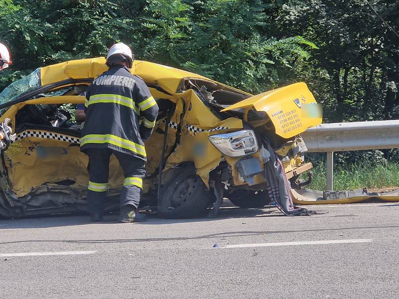 accident grav pe dn1 la hula săcelului. taxi făcut zob și o persoană resuscitată (video, foto)