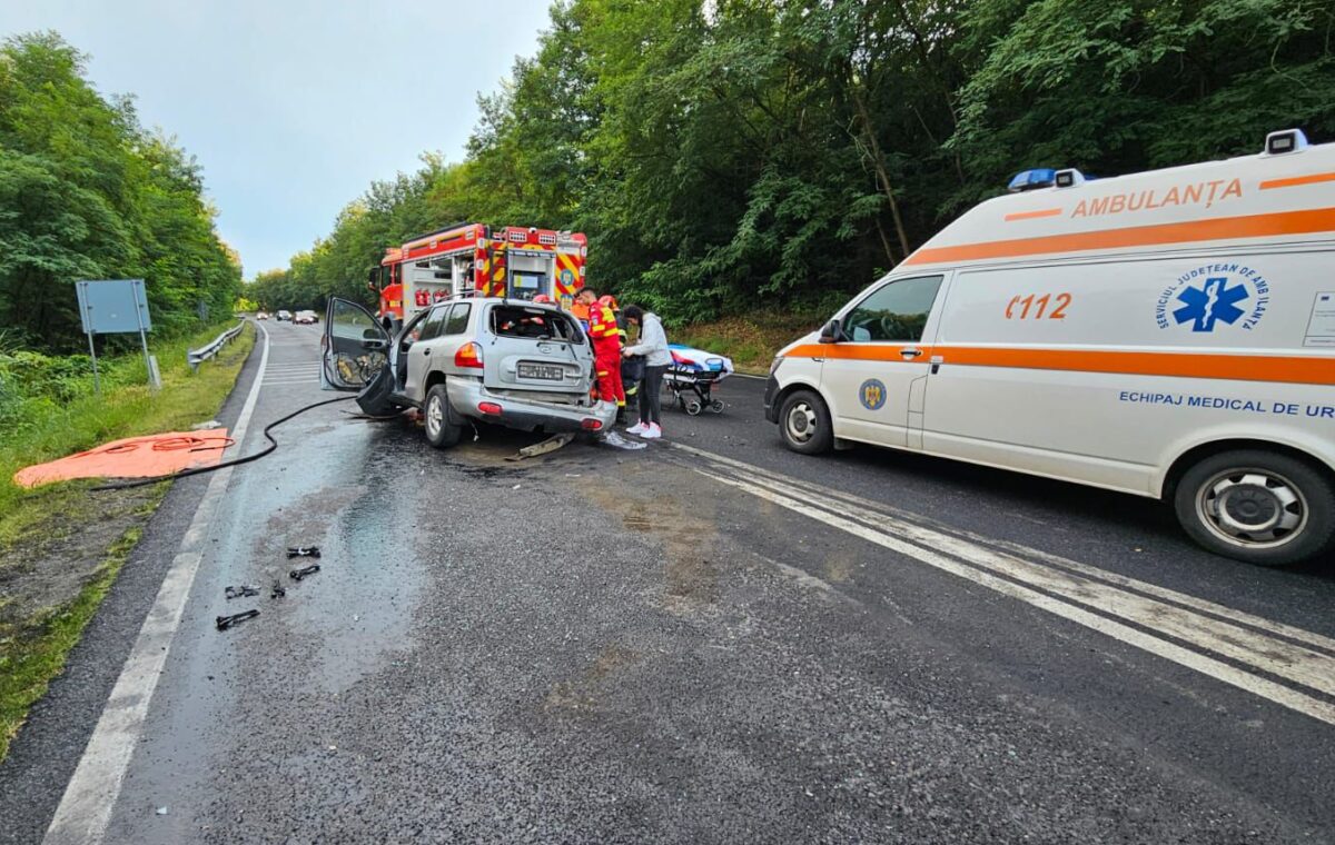 accident grav pe dn1, la scoreiu. femeie intubată și alte trei victime, transportate la spital (update)