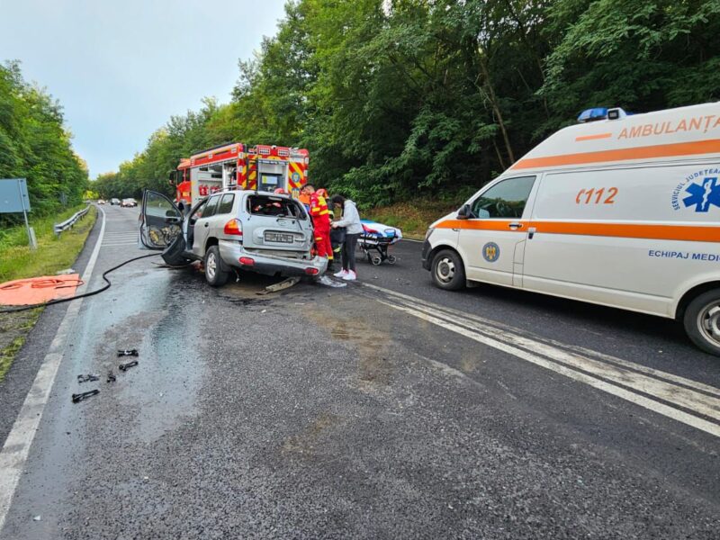 accident grav pe dn1, la scoreiu. femeie intubată și alte trei victime, transportate la spital (update)