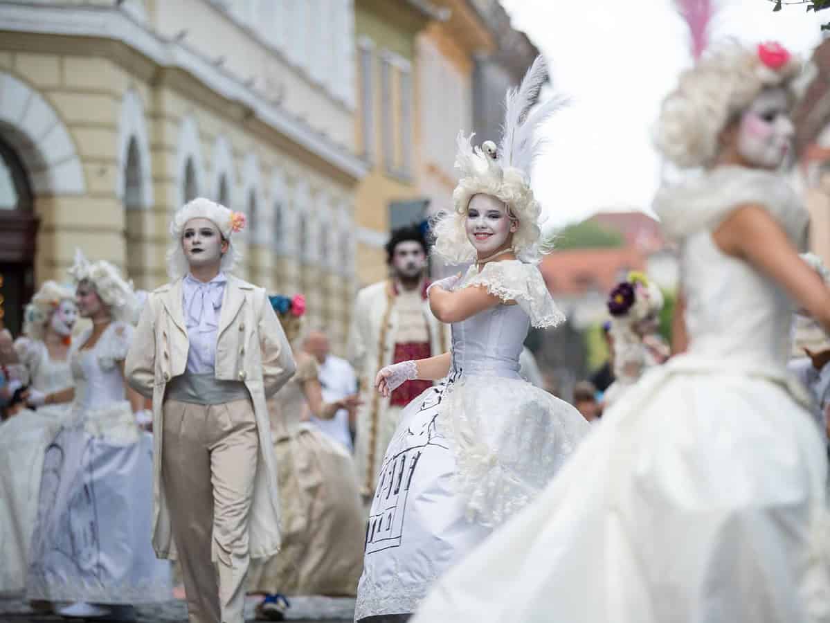 spectacol stradal și costume de epocă la biertan, în cadrul zilelor europene ale patrimoniului