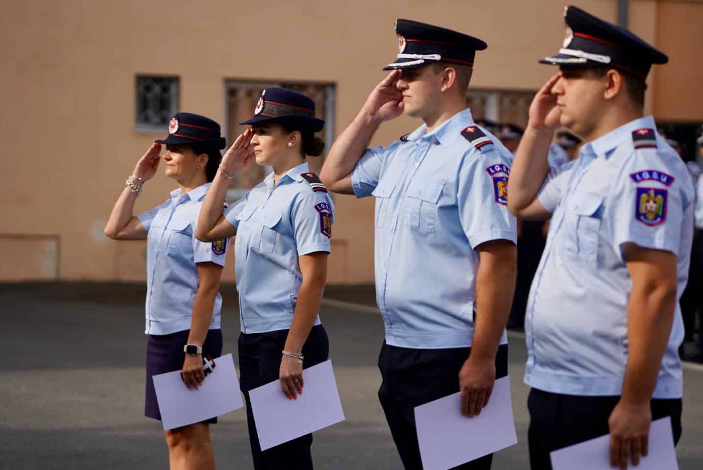 zeci de pompieri sibieni avansați în grad în cadrul unei ceremonii organizate de isu (foto)